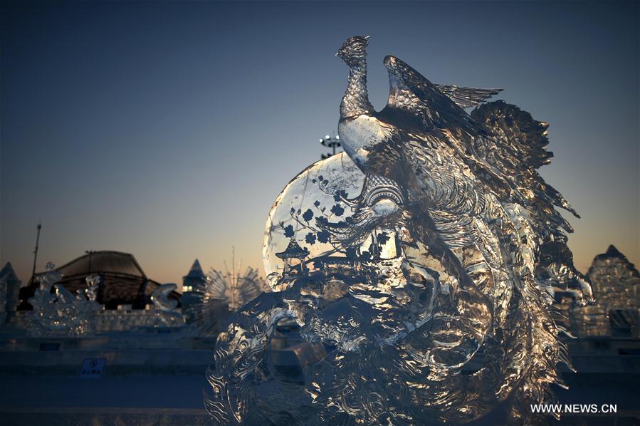 CHINA-HEILONGJIANG-HARBIN-TOURISM-ICE SCULPTURE (CN)