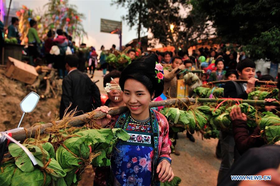 (MOMENTS FOREVER)(FESTIVECHINA)CHINA-SPRING FESTIVAL-ETHNIC MINORITIES (CN)