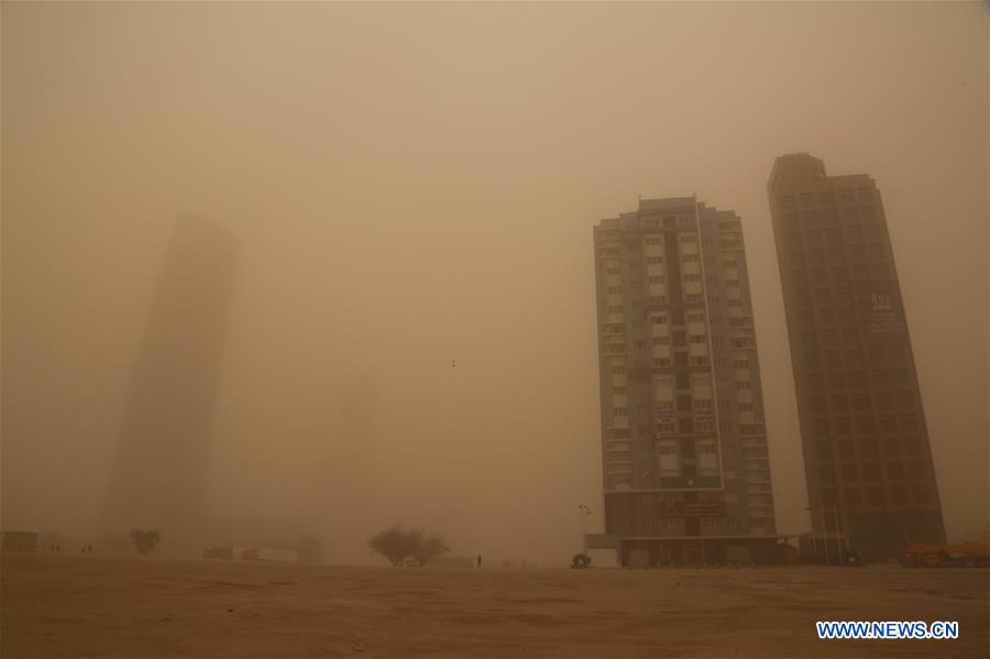 KUWAIT-KUWAIT CITY-HEAVY DUST