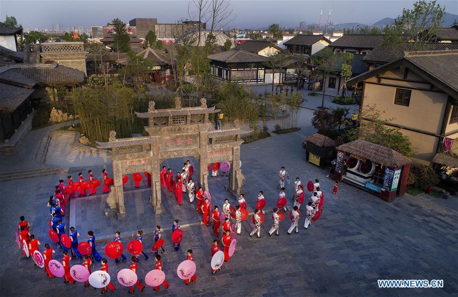 CHINA-SHAANXI-CHEONGSAM SHOW (CN)