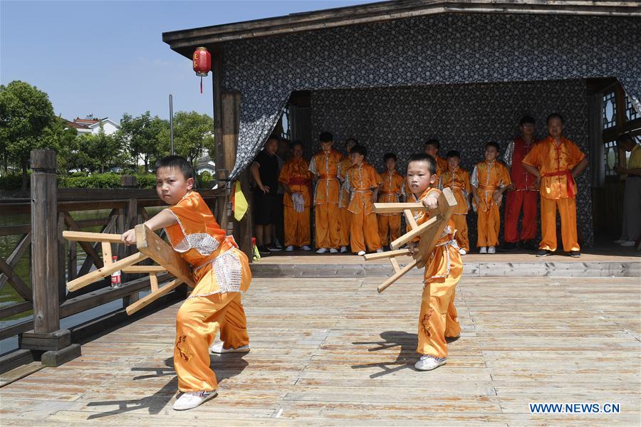 CHINA-ZHEJIANG-HUZHOU-SUMMER VACATION(CN)