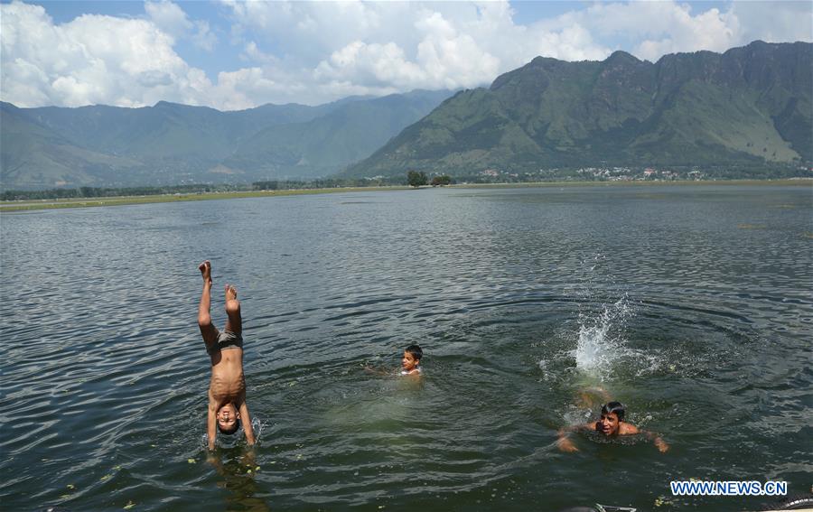 KASHMIR-SRINAGAR-DAILY LIFE