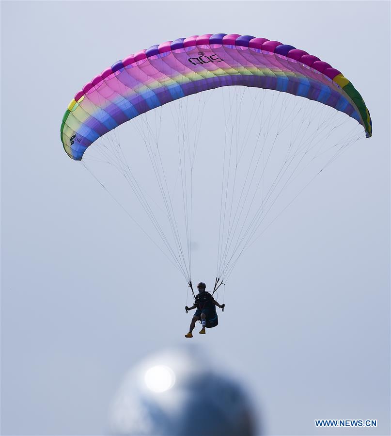 (SP)INDONESIA-PALEMBANG-ASIAN GAMES-PARAGLIDING