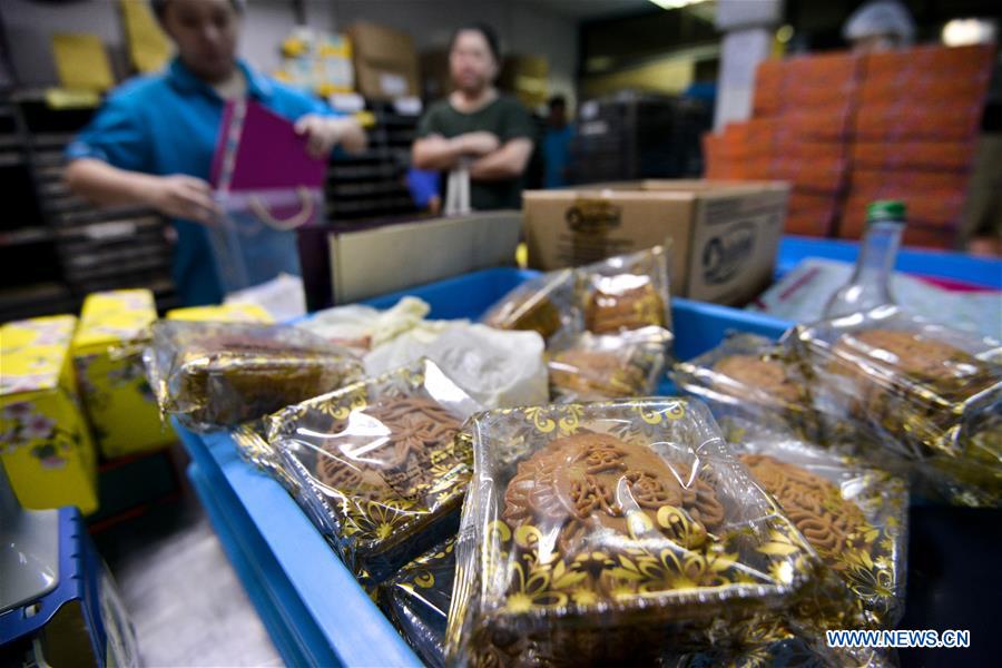 MALAYSIA-KUALA LUMPUR-MOONCAKE