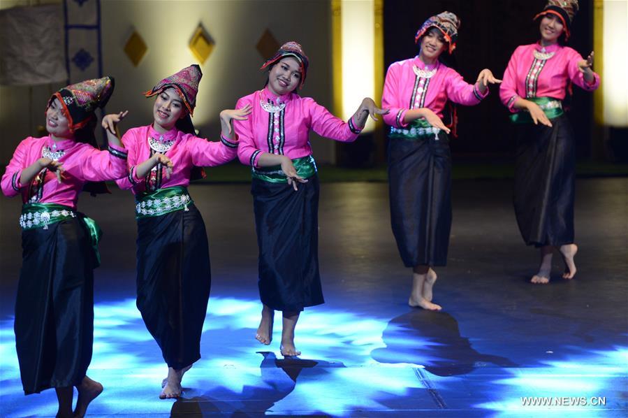 LAOS-VIENTIANE-CULTURAL-PERFORMANCE