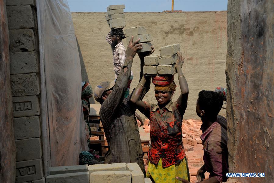 BANGLADESH-DHAKA-BRICKFIELD-LABOURERS