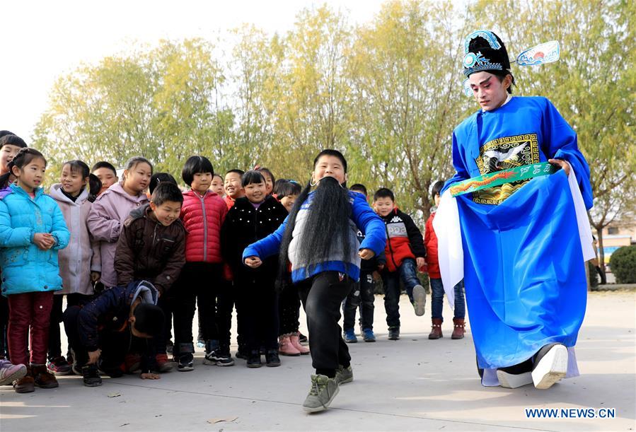 CHINA-HEBEI-SHIJIAZHUANG-FOLK DRAMA-CAMPUS (CN)