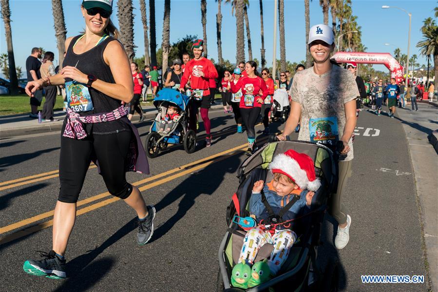 (SP)US-LOS ANGELES-CHRISTMAS RUNNING