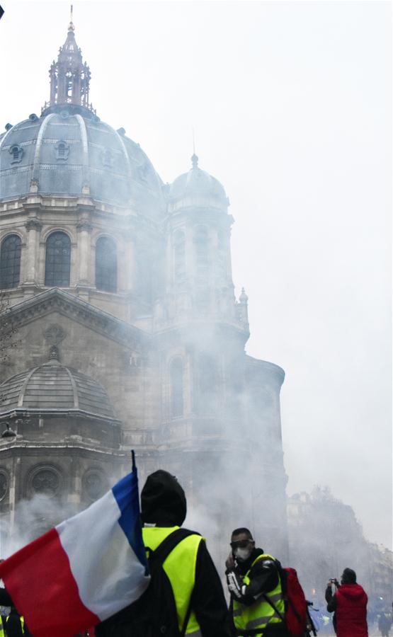 Xinhua Headlines: "Yellow vest" movement points to a troubled France