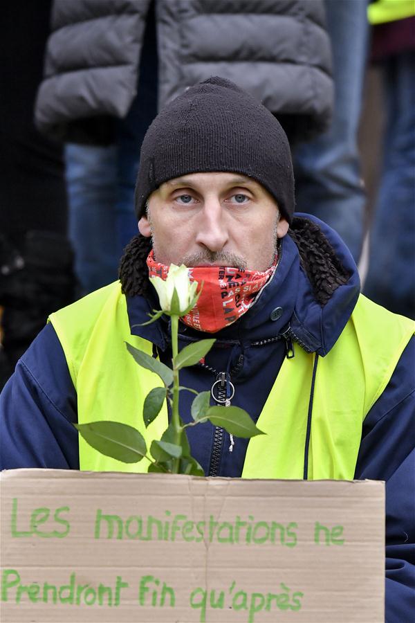 Xinhua Headlines: "Yellow vest" movement points to a troubled France