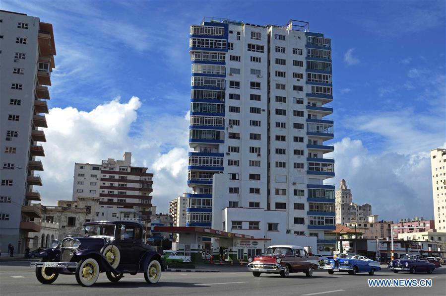 CUBA-HAVANA-VINTAGE CARS