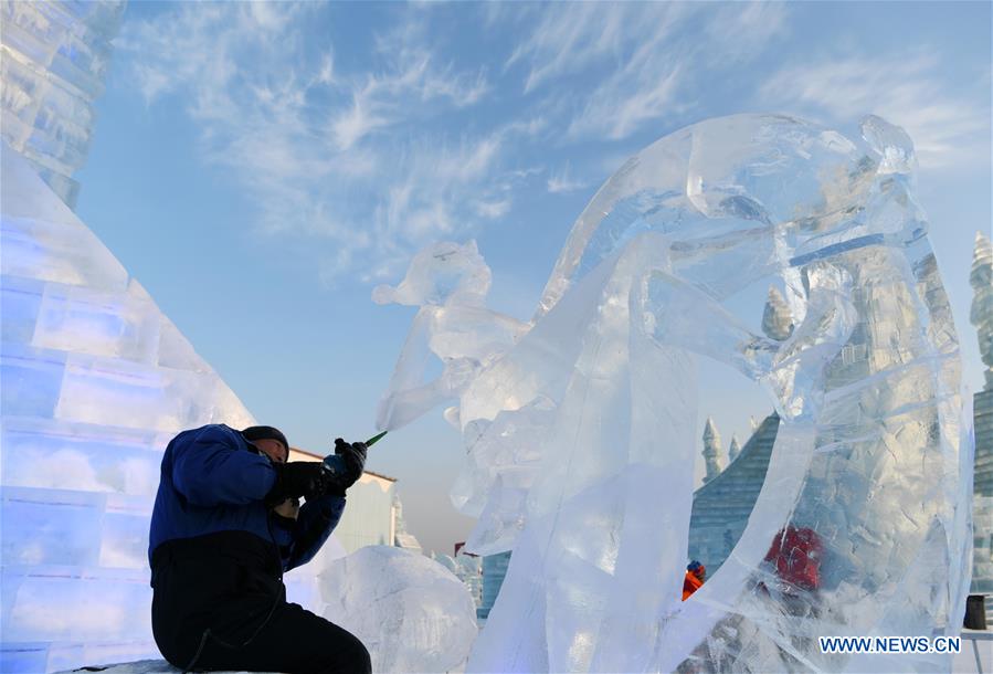 CHINA-HEILONGJIANG-HARBIN-ICE SCULPTURE COMPETITION (CN)