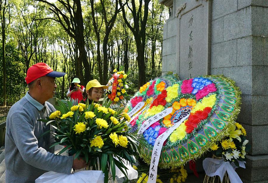 CHINA-JIANGXI-NANCHANG-REVOLUTIONARY MARTYR-TOMB SWEEPING (CN)