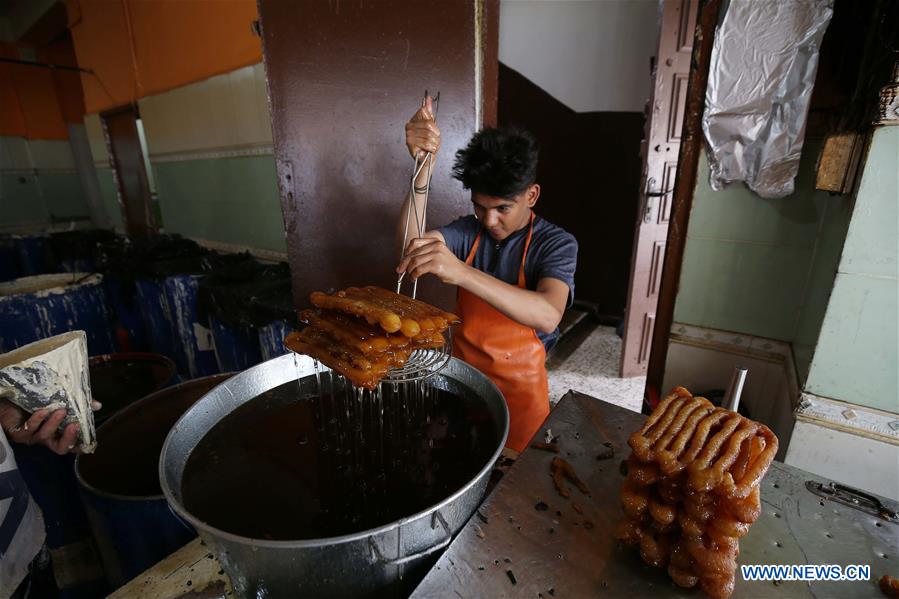 ALGERIA-ALGIERS-RAMADAN-MARKET-FOOD