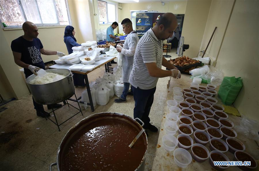 MIDEAST-NABLUS-RAMADAN-CHARITY