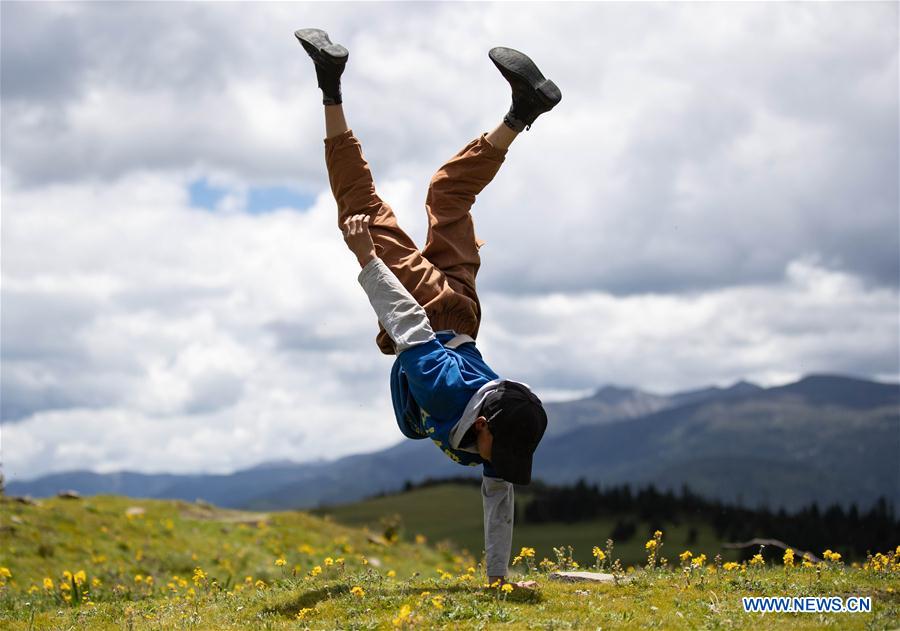 XINHUA PHOTOS OF THE DAY