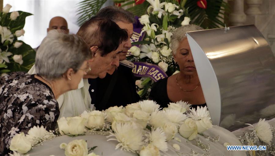 CUBA-HAVANA-BALLERINA-ALICIA ALONSO-PAYING RESPECT