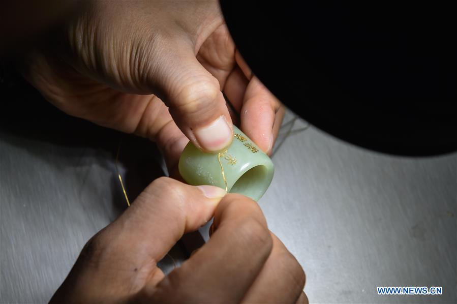 (MASTEROFCRAFTS)CHINA-BEIJING-JADE CARVING WITH GOLD AND SILVER INLAY(CN)