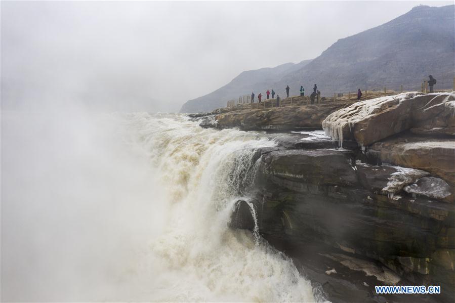 CHINA-HUKOU WATERFALL-WINTER SCENERY(CN)