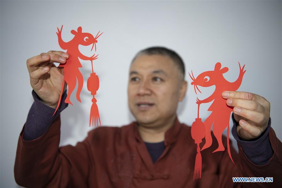 CHINA-SHANXI-JINCHENG-PAPER-CUTTING ARTIST (CN)