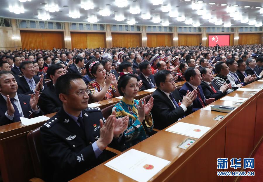 （两会）（6）十三届全国人大一次会议举行第七次全体会议