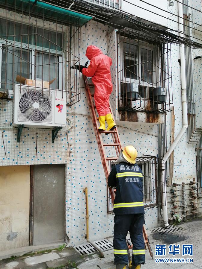 （新华全媒头条）（10）“疫”线闪耀“火焰蓝”——记奋战湖北抗疫一线的消防救援队伍