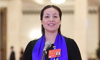 杨小玲代表接受采访