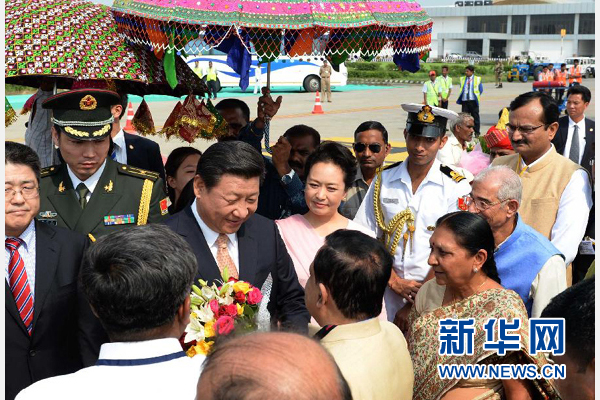 9月17日，国家主席习近平抵达古吉拉特邦艾哈迈达巴德市，开始对印度进行国事访问。 新华社记者 马占成 摄