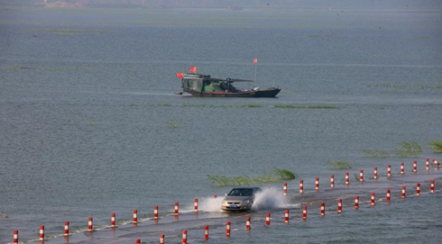 “最美水上公路”再次没入水中